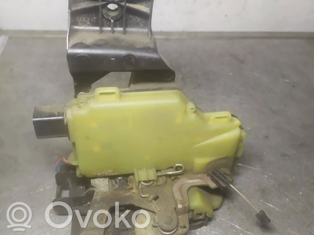 Volkswagen PASSAT B5.5 Zamek drzwi tylnych 