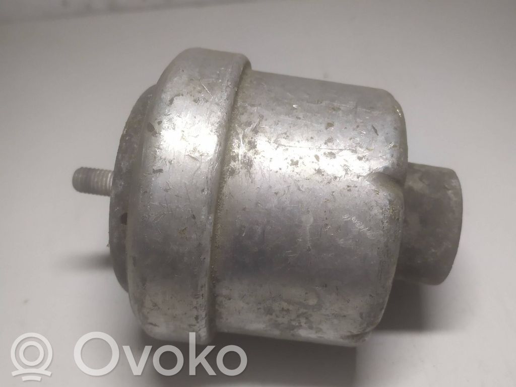 Engine mount bracket   39GM