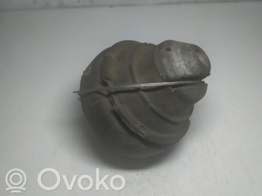 Volvo V70 Engine mount bracket 