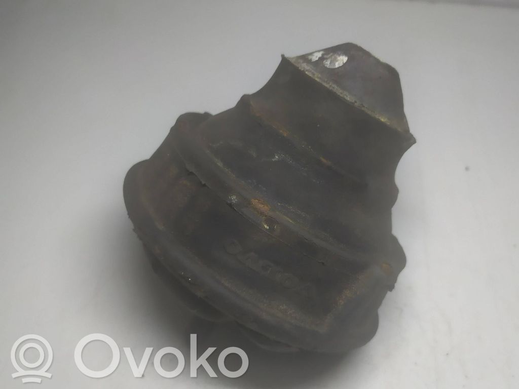 Volvo V70 Engine mount bracket 