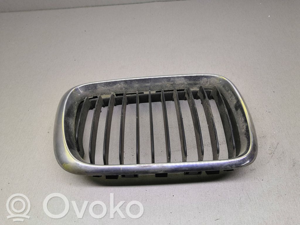 BMW 3 E36 Etusäleikkö 