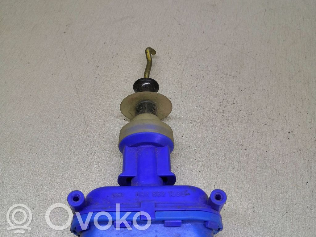 Audi 80 90 S2 B4 Central locking vacuum pump 