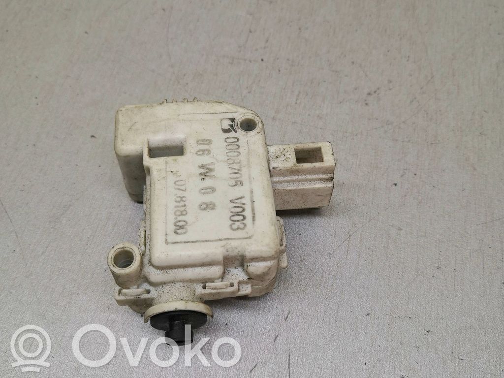 Volkswagen Golf IV Siłownik klapki wlewu paliwa 
