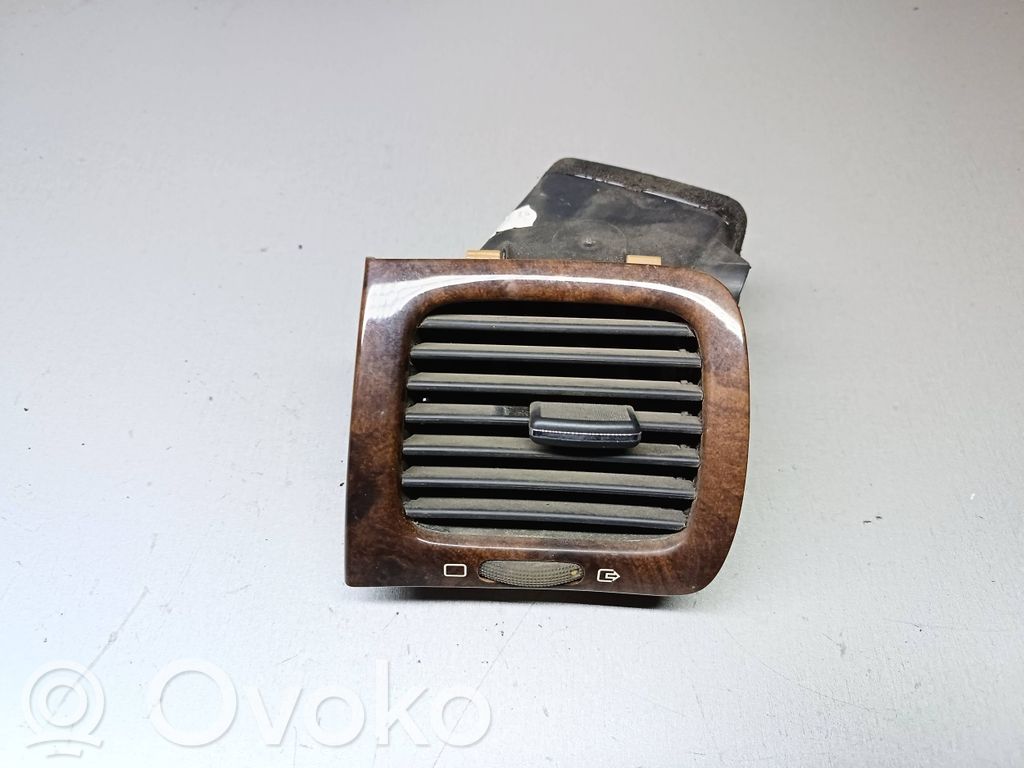 Peugeot 607 Boczna kratka nawiewu deski rozdzielczej 