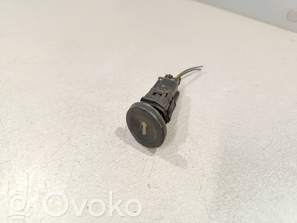 Ford Fiesta Tailgate opening switch 