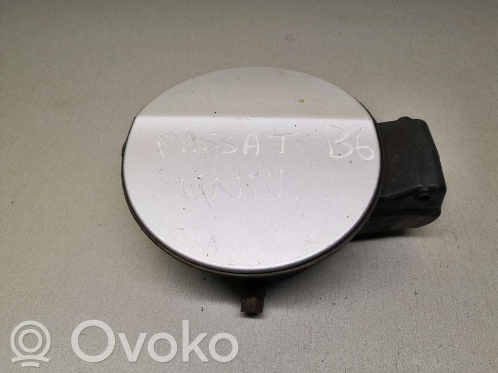 Volkswagen PASSAT B6 Klapka wlewu paliwa 