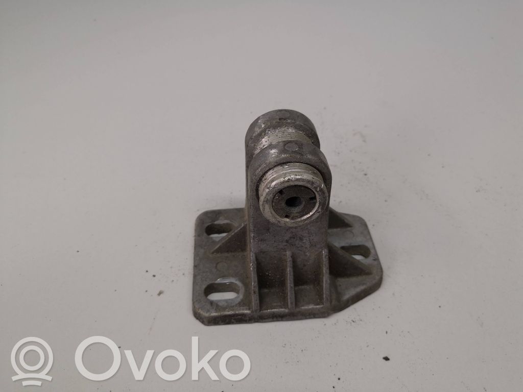 Audi A6 S6 C4 4A Front bumper mounting bracket 