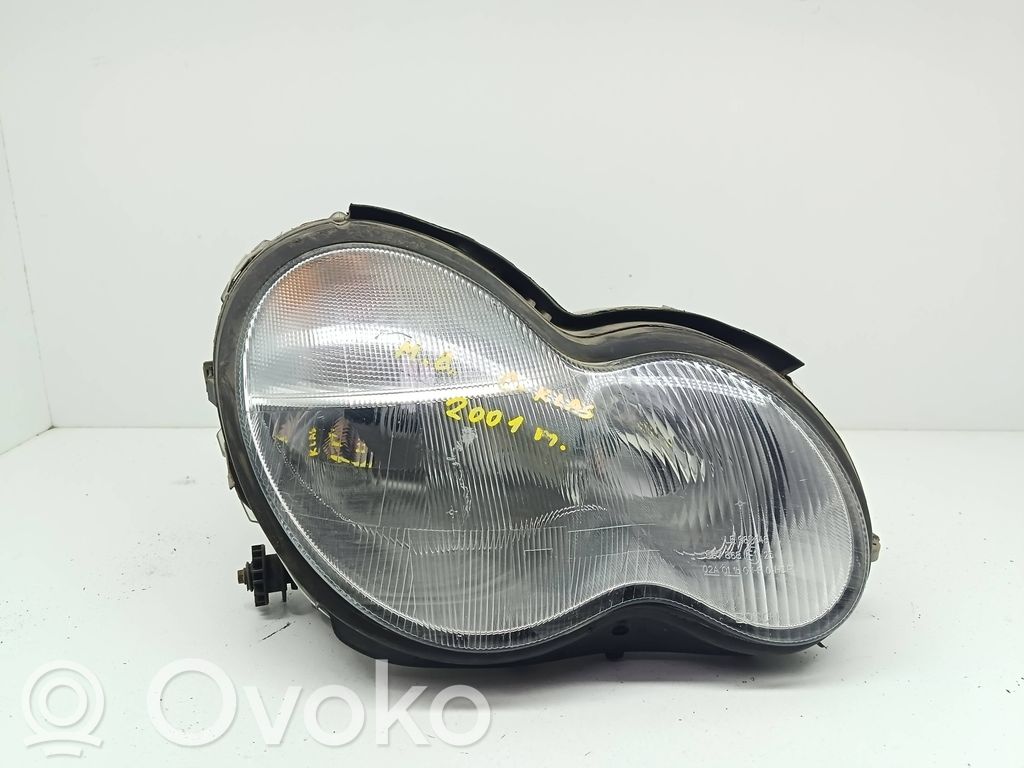 Mercedes-Benz C W203 Lampa przednia 