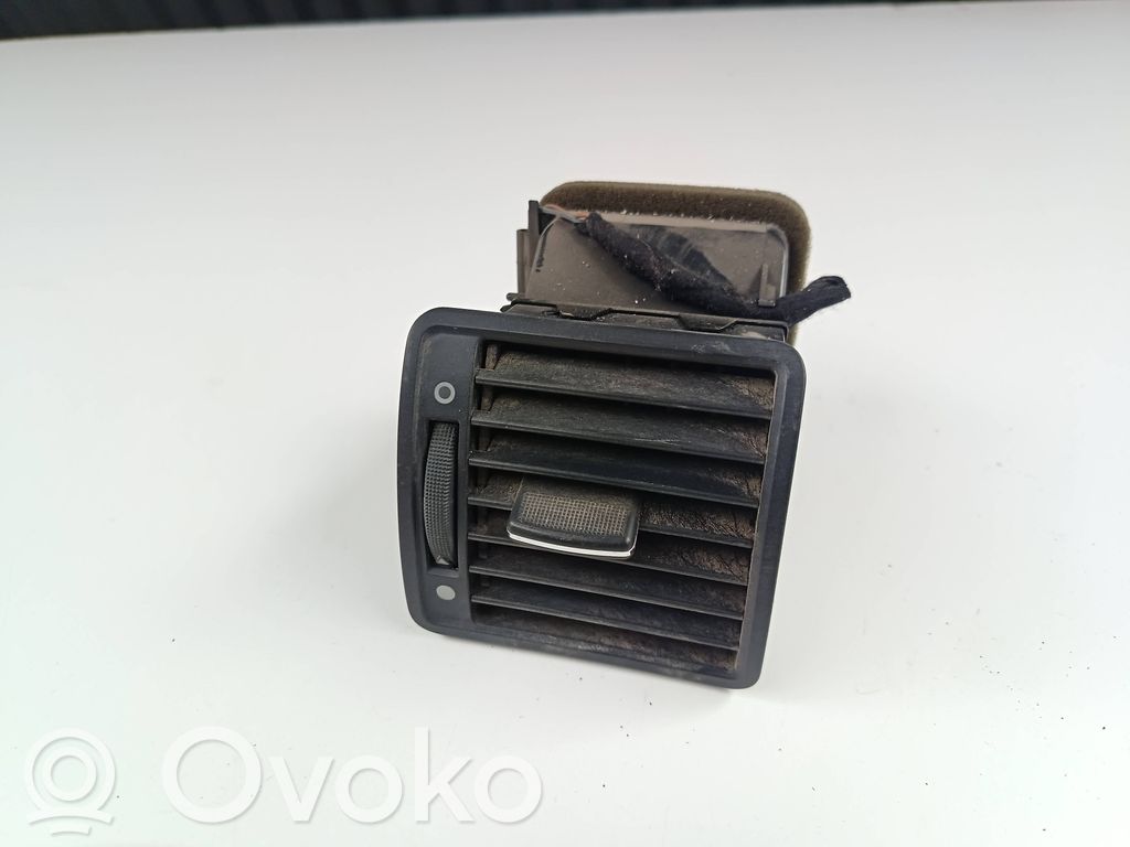 Audi A8 S8 D2 4D Grilă ventilație/ramă laterală bord 