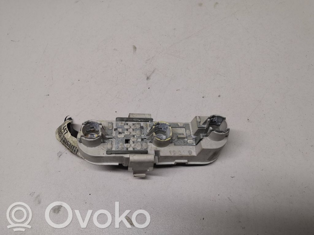 Volvo S40, V40 Takavalon polttimon suojan pidike 