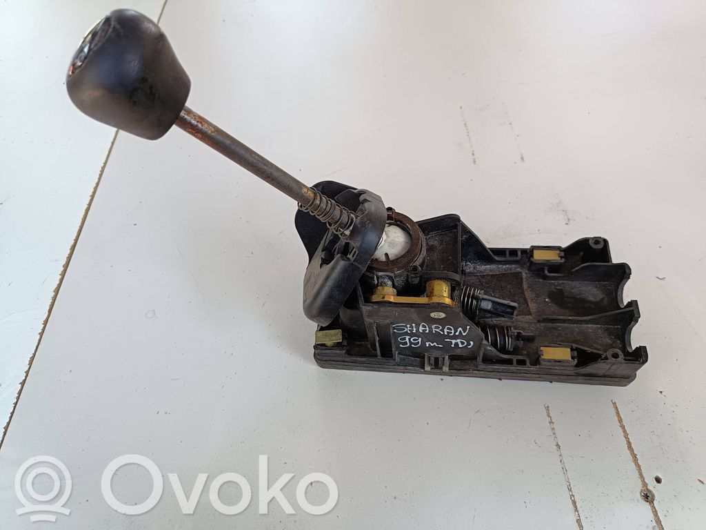 Lewarek zmiany biegów / górny   7M0711071A,95VW7A307BB