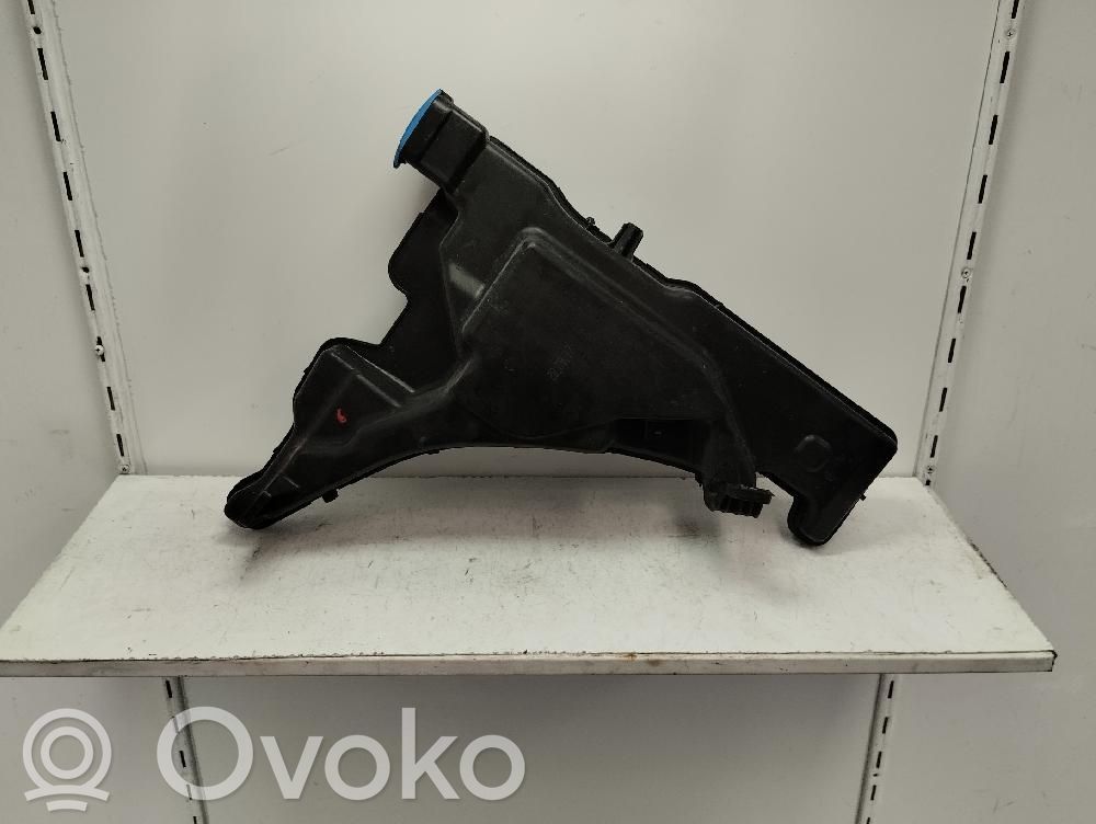 Audi A4 S4 B9 Tuulilasinpesimen nestesäiliö 