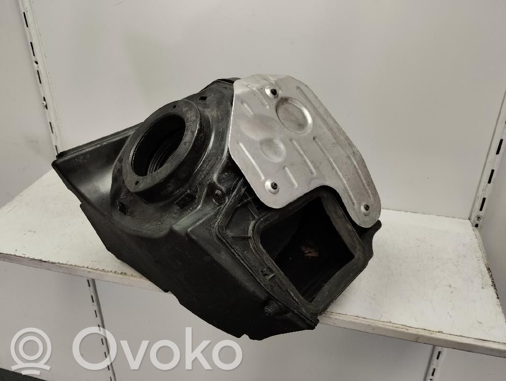 Audi A4 S4 B9 Ilmansuodattimen kotelo 