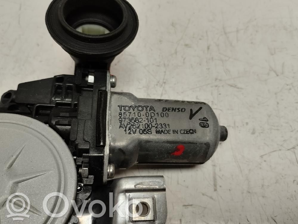 Toyota Yaris Macara ușă față cu motor 