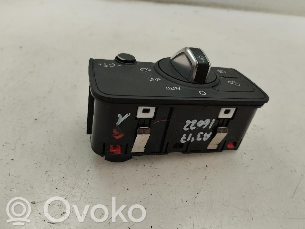 Valokatkaisija   8V0941531AR