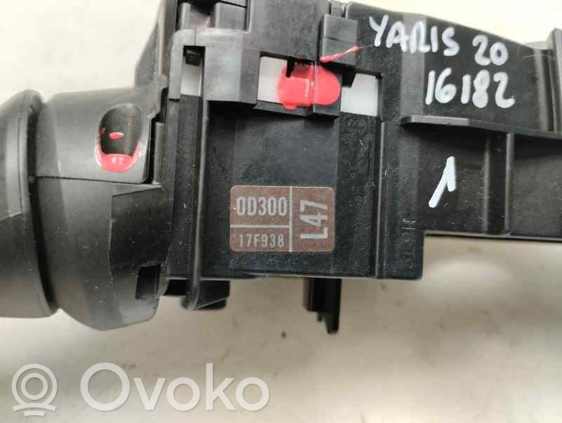 Toyota Yaris Przełącznik świateł 