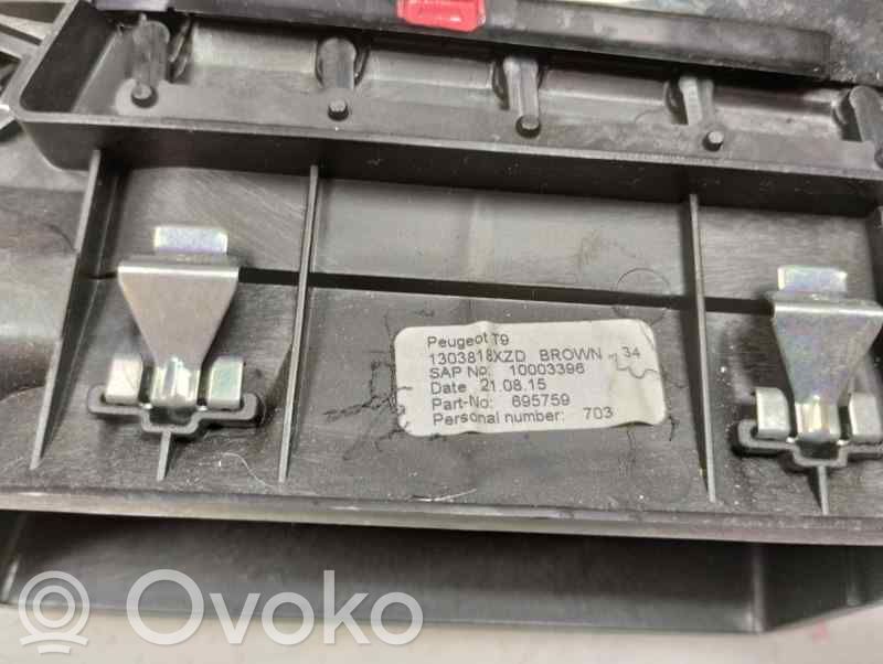 Peugeot 308 Rejilla de ventilación central del panel