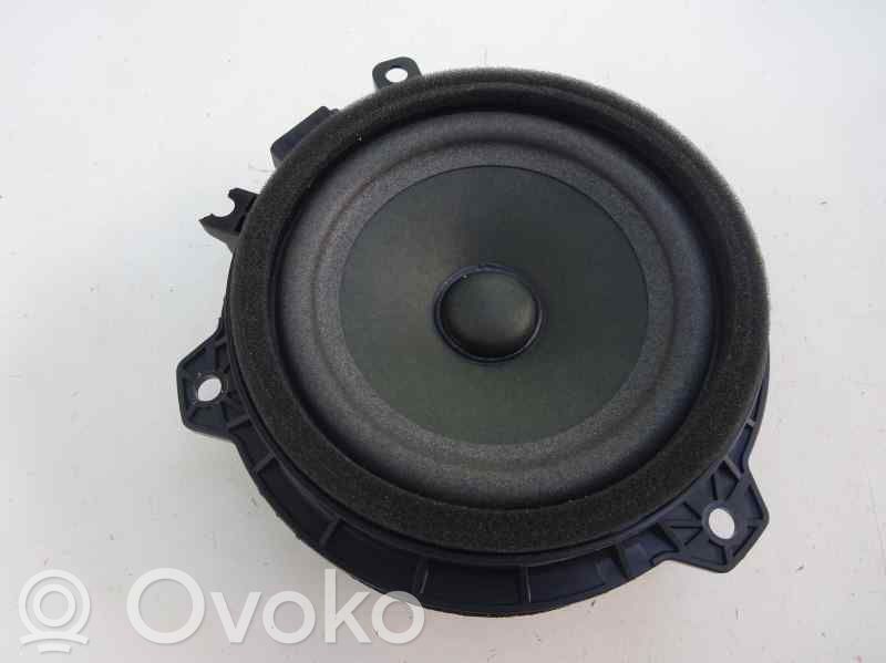 KIA Stonic Paneelikaiutin 