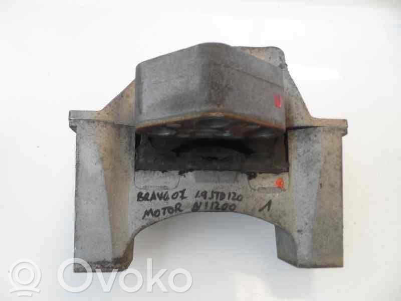 Supporto di montaggio del motore