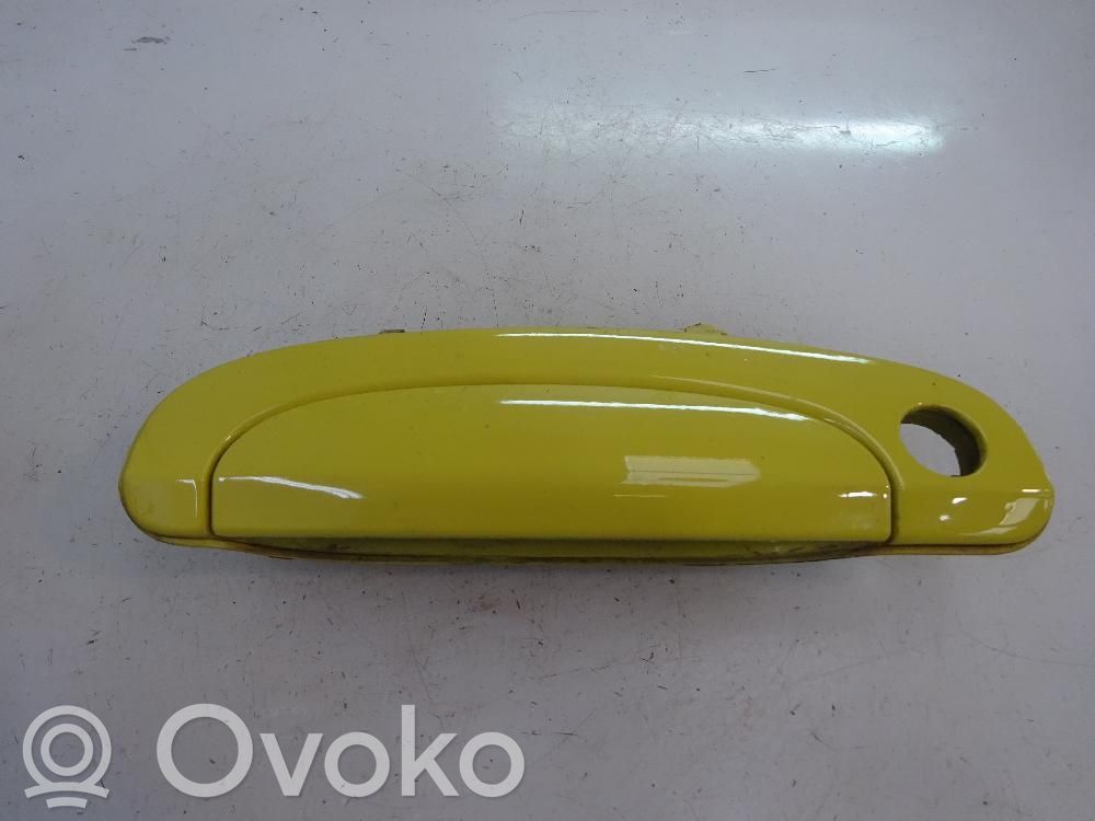 Manecilla externa puerta delantera