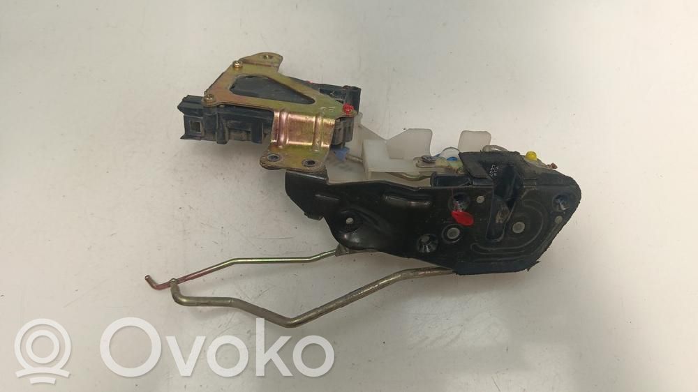 Cerradura de puerta delantera