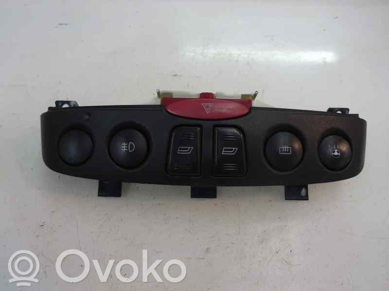 Fiat Punto (188) Hätävilkkujen kytkin 