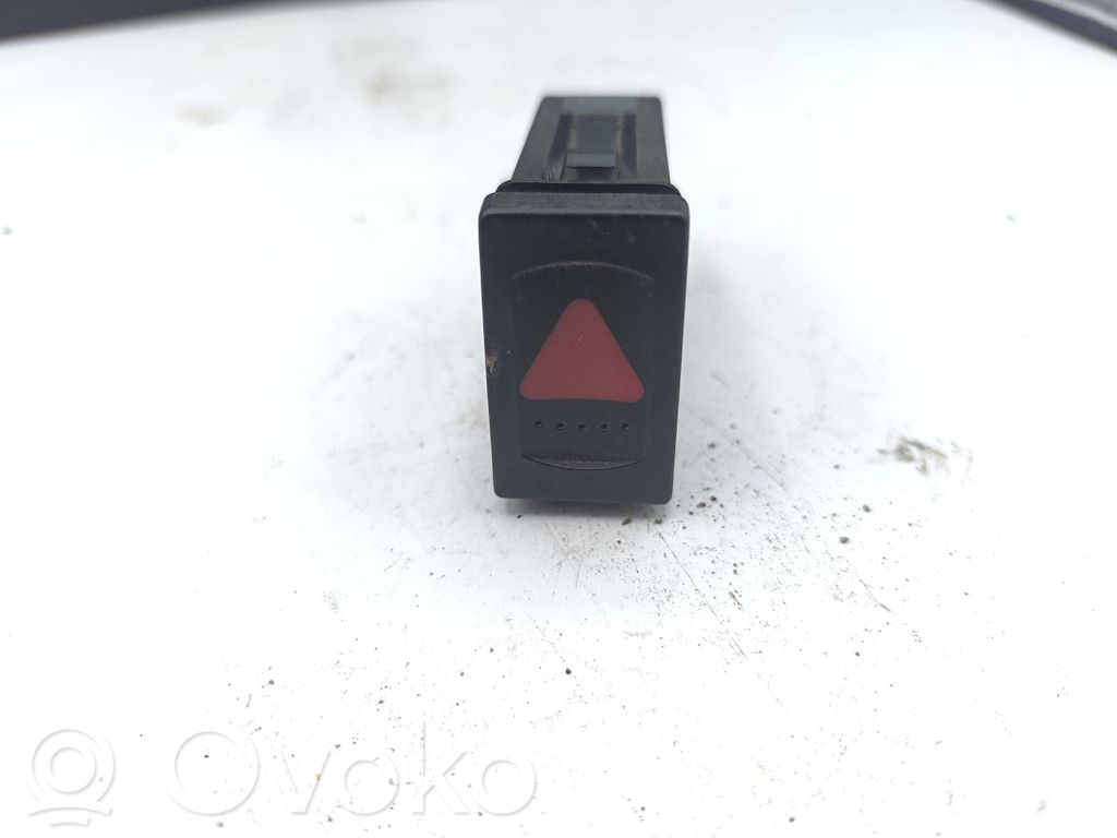 Botón interruptor de luz de peligro   7M3953235