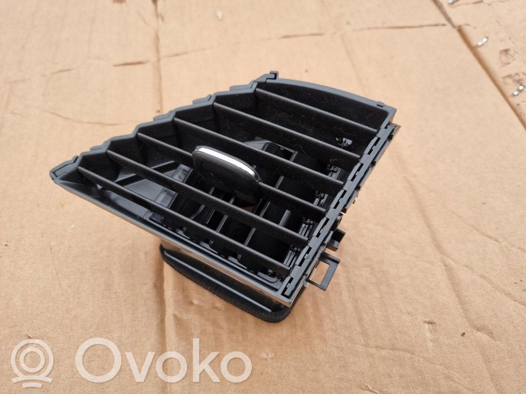 Opel Insignia B Dysze / Kratki środkowego nawiewu deski rozdzielczej 