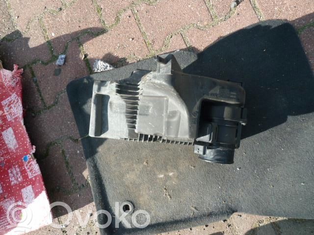 Renault Clio III Caja del filtro de aire 