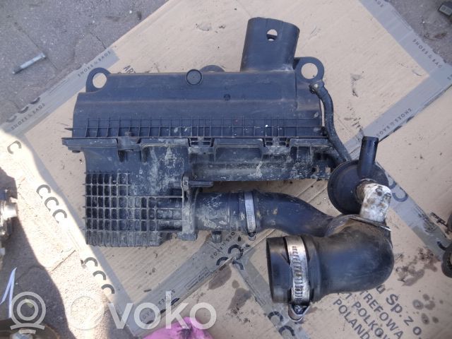 Renault Clio III Air filter box 