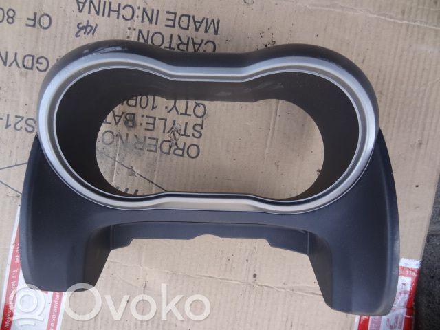 Moldura del panel   682409U100