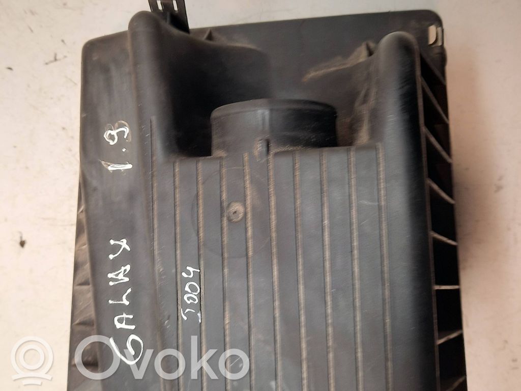 Air filter box   FE8411