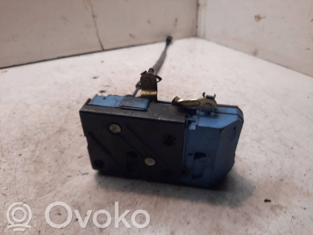 Volvo S60 Priekšpusē slēdzene 