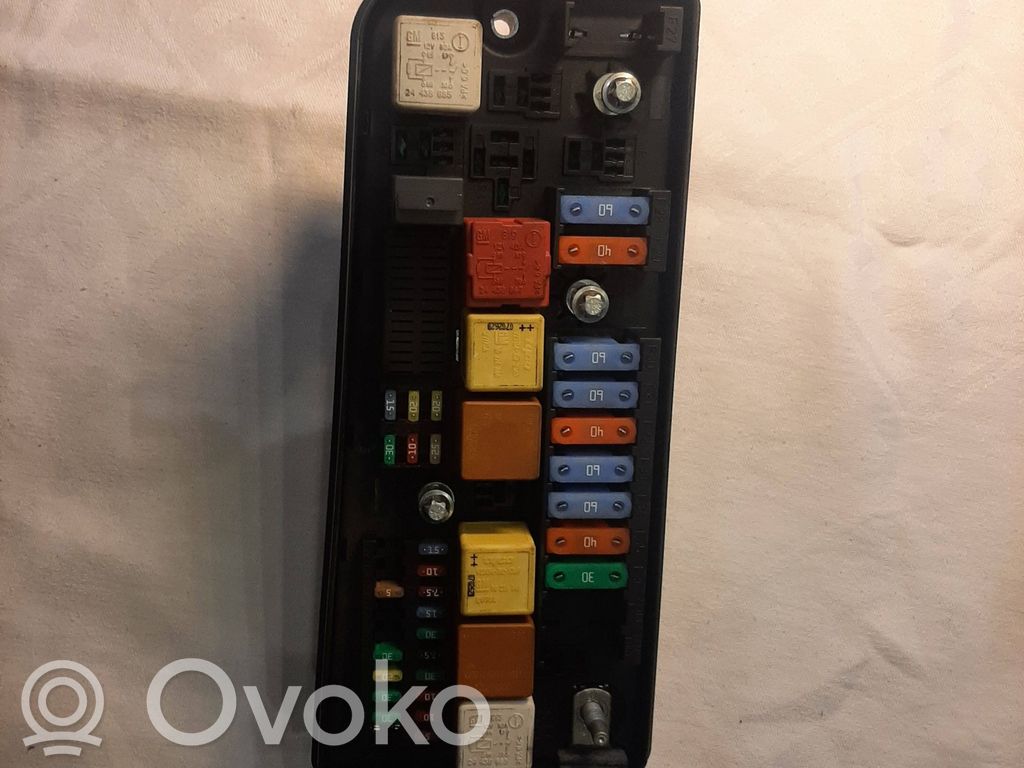 Opel Signum Skrzynka bezpieczników / Komplet 