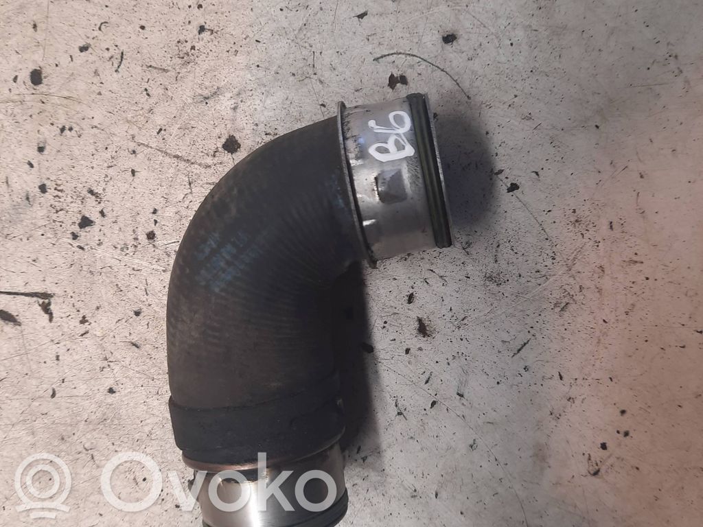 Volkswagen PASSAT B6 Wąż / Rura intercoolera 