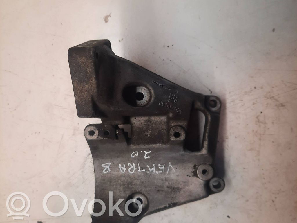 Opel Vectra B Ohjaustehostimen pumpun kannake 