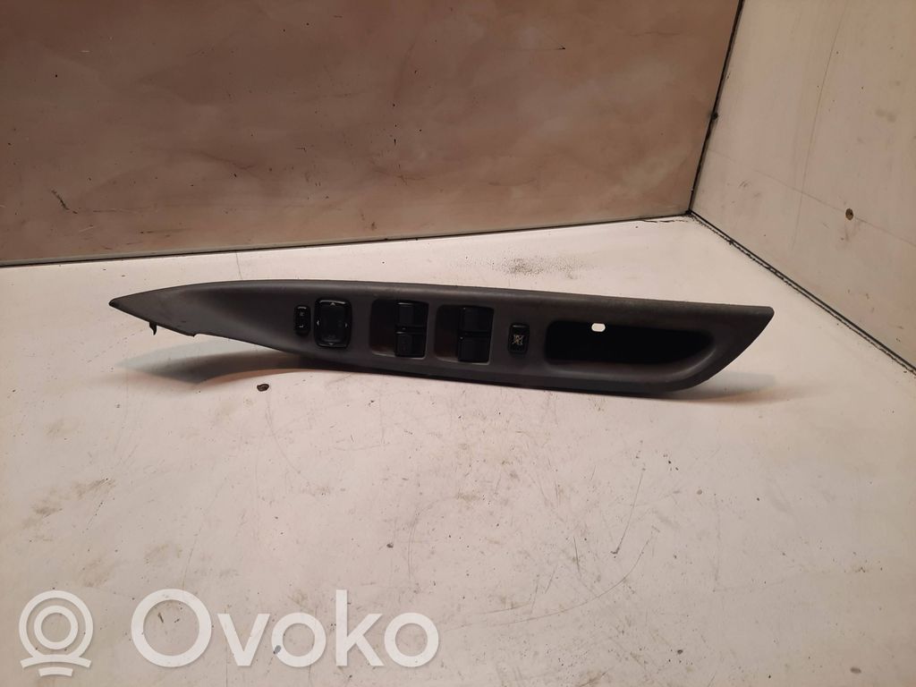 Electric window control switch   GJ6A684L6