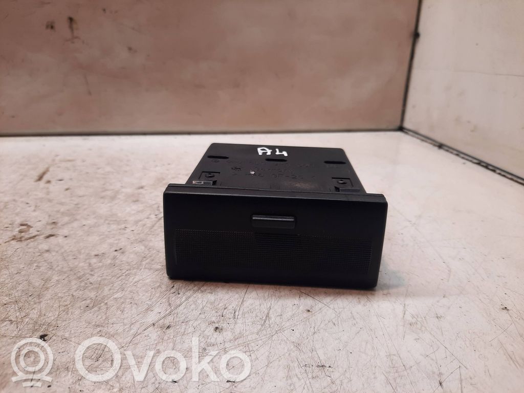 Compartimiento/consola central del panel   8D0941561H