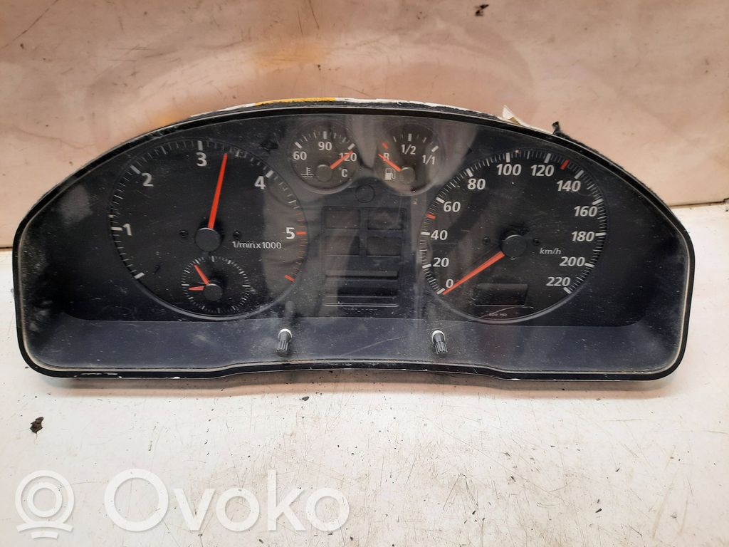 Audi A4 S4 B5 8D Tachimetro (quadro strumenti) 