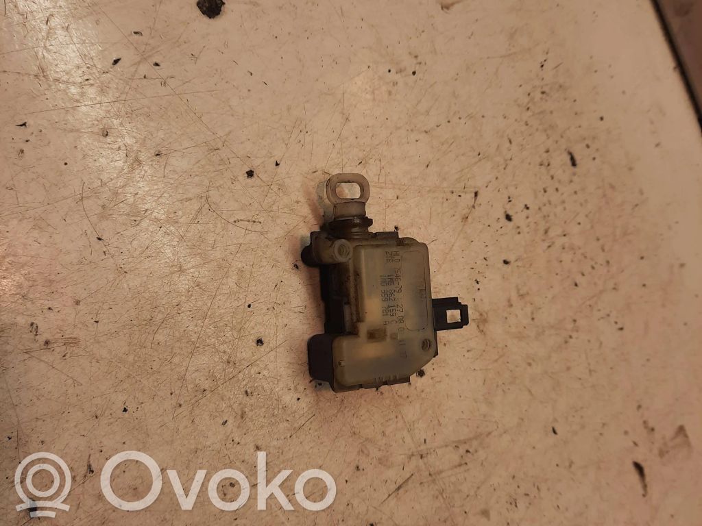 Seat Toledo II (1M) Siłownik zamka tylnej klapy bagażnika 