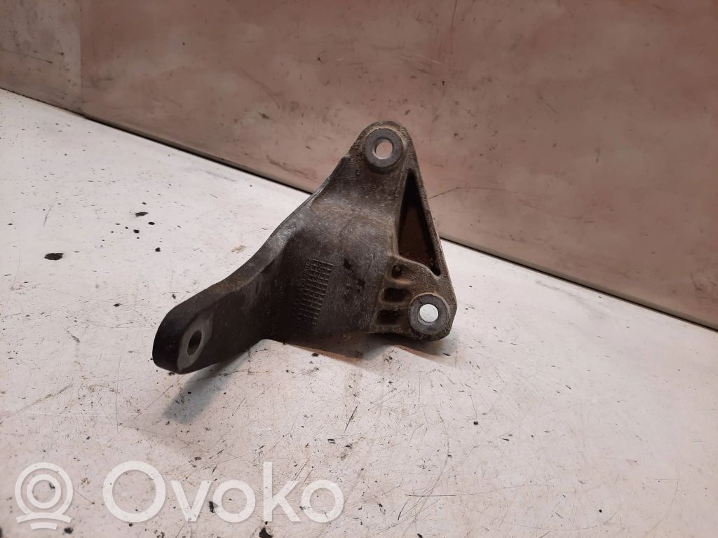 Ford Mondeo Mk III Gearbox mounting bracket 