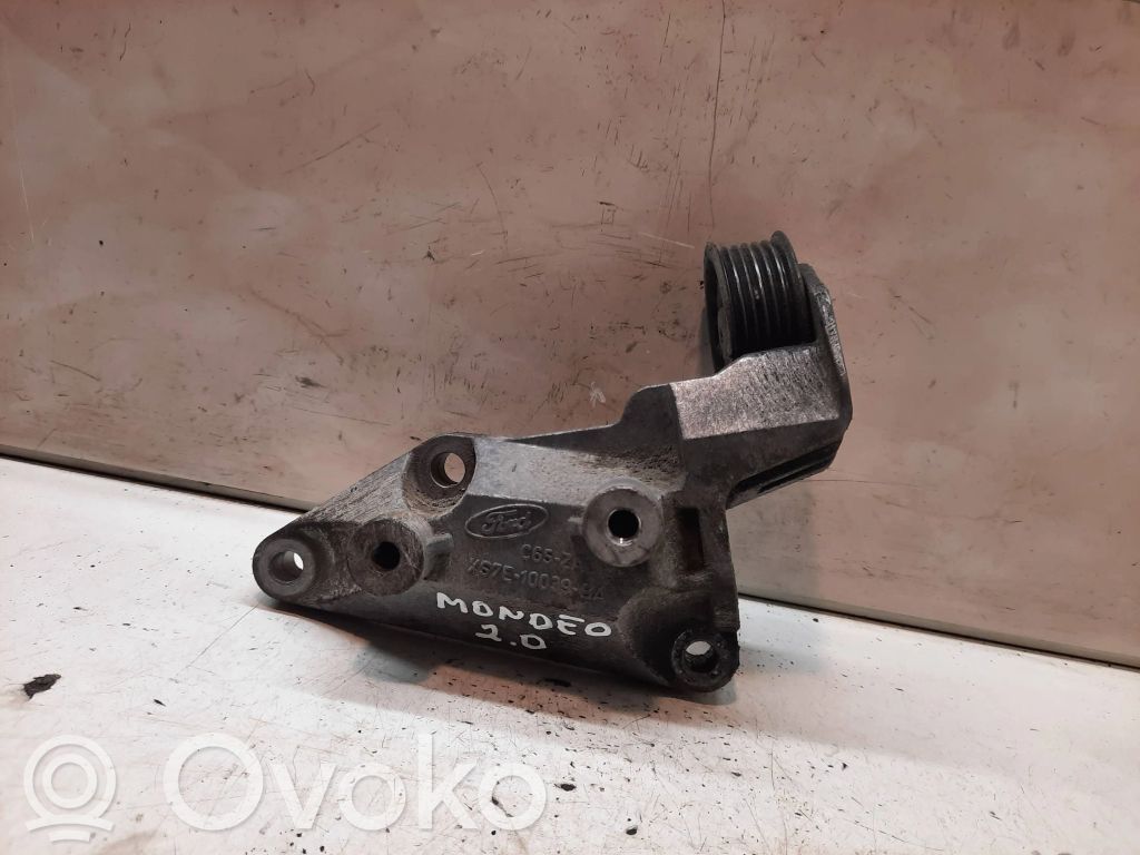 Ford Mondeo Mk III Engine mounting bracket 