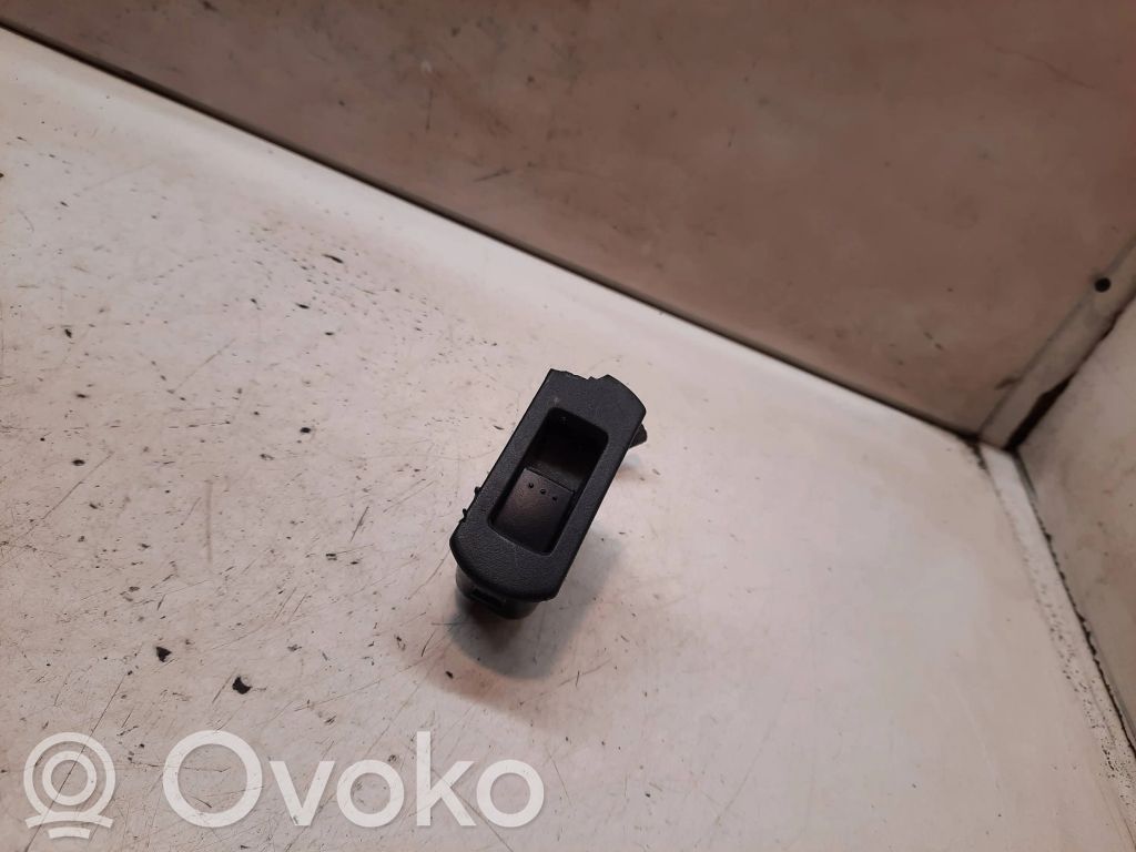 Electric window control switch   CD8666380