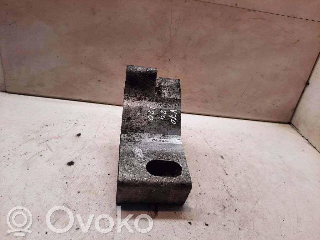 Engine mounting bracket   8684381,020749