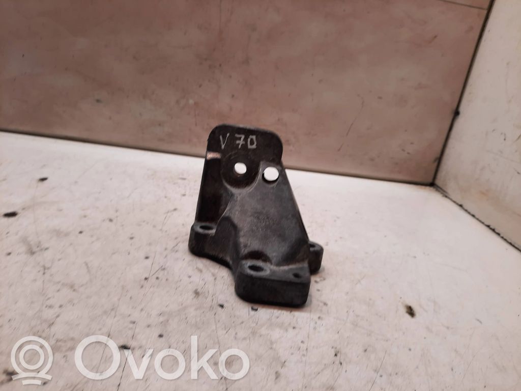 Volvo V70 Engine mounting bracket 