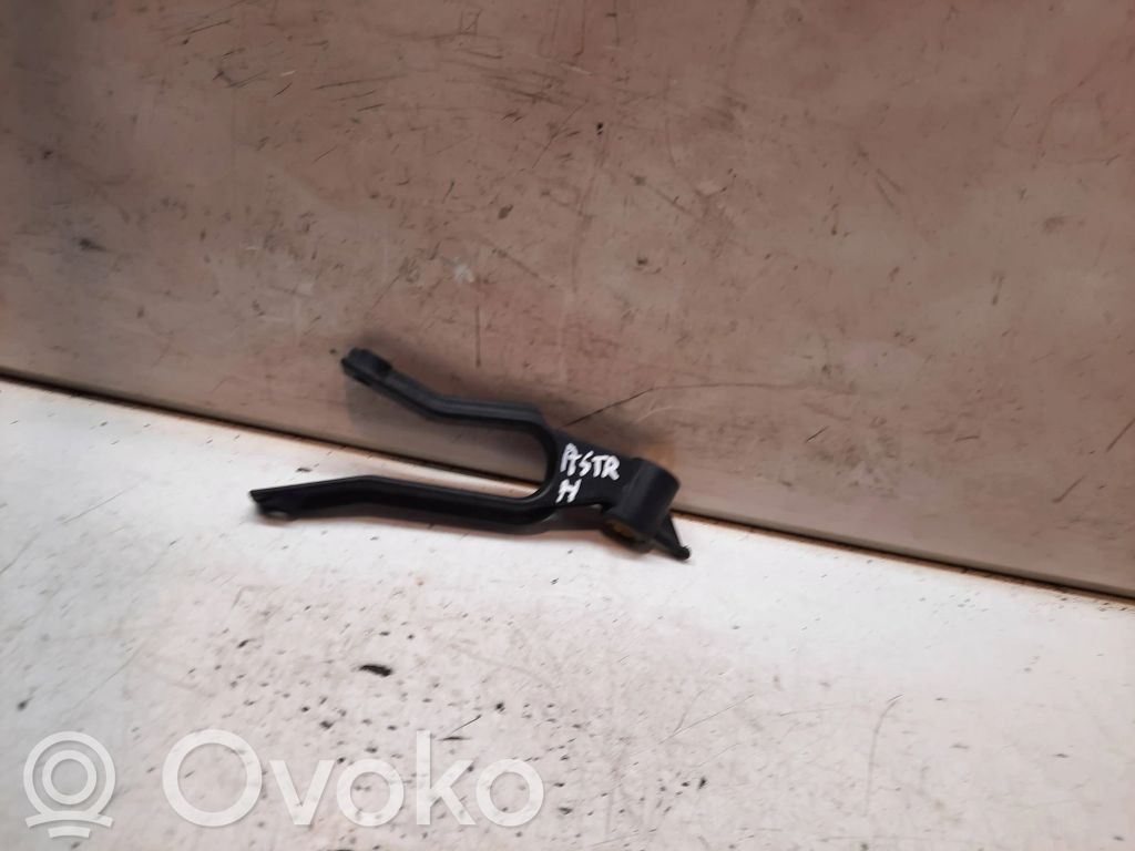 Radiator mount bracket   13162131