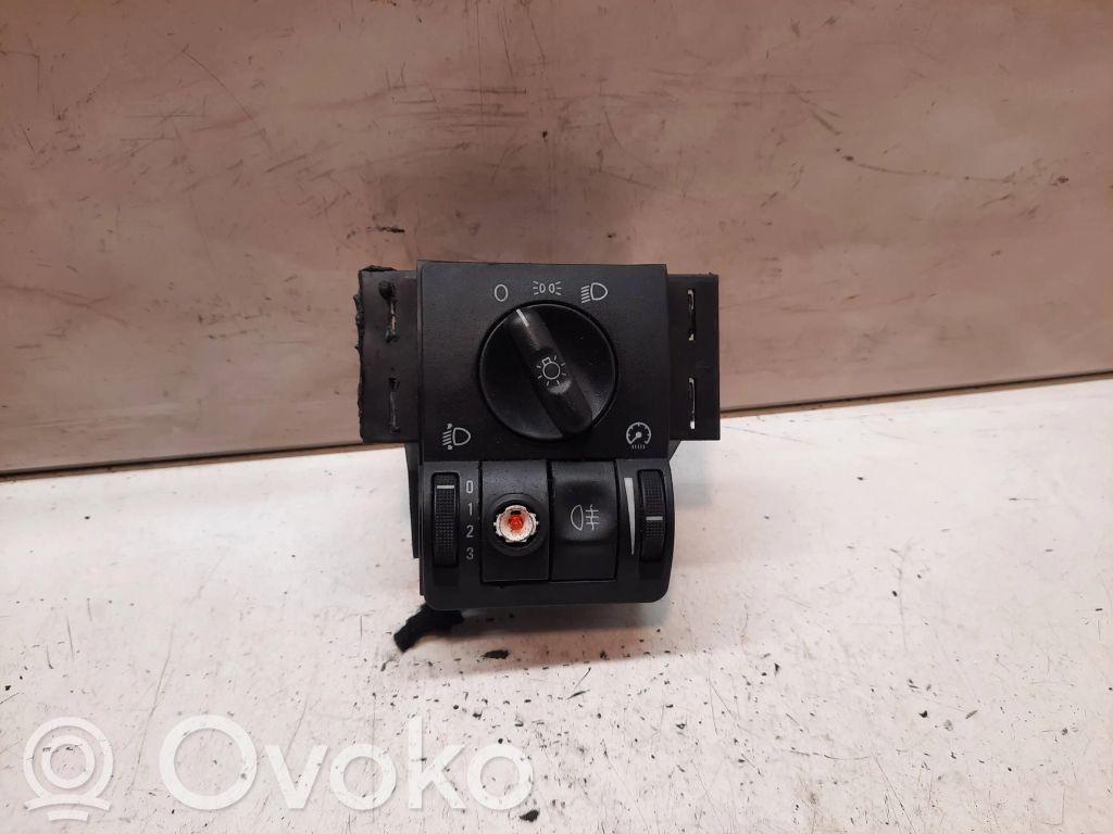 Light switch   09114384