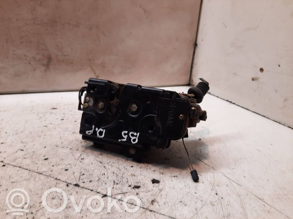 Volkswagen PASSAT B5 Etuoven lukko 