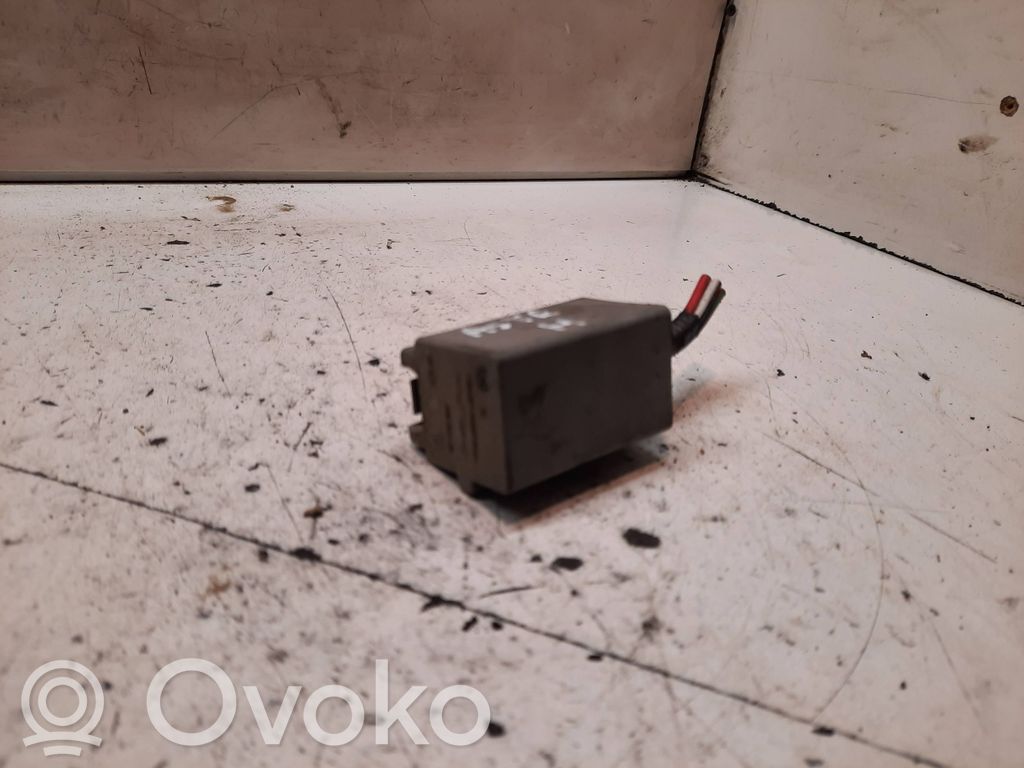 Opel Astra H Relé del ventilador del refrigerador 