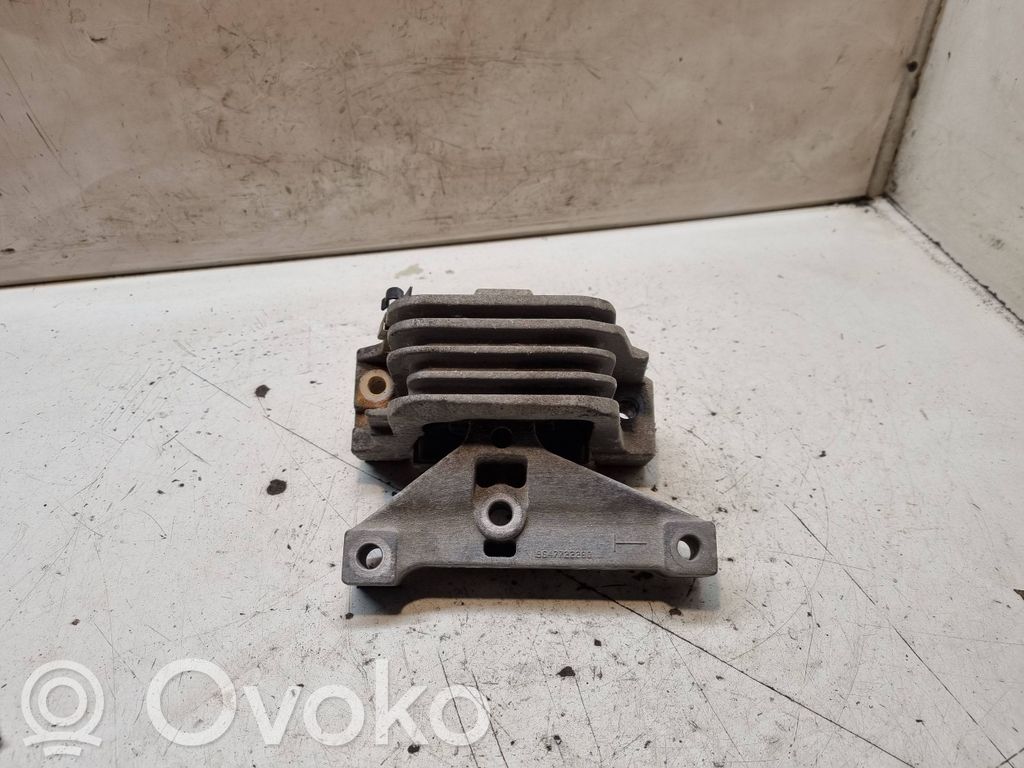 Peugeot 207 Engine mount bracket 